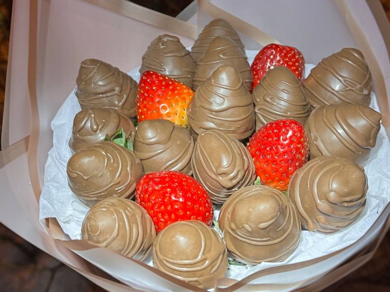 Букет из клубники "Мир"